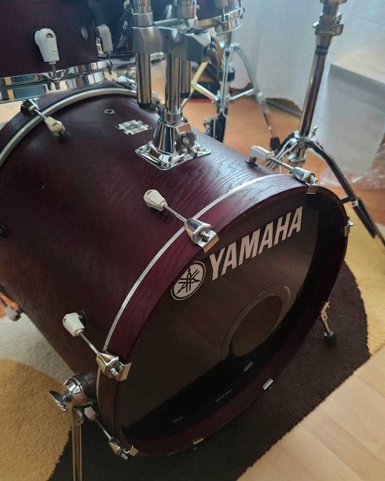 Yamaha Stage Custom Advantage Nouveau + peles profissionais + Suportes