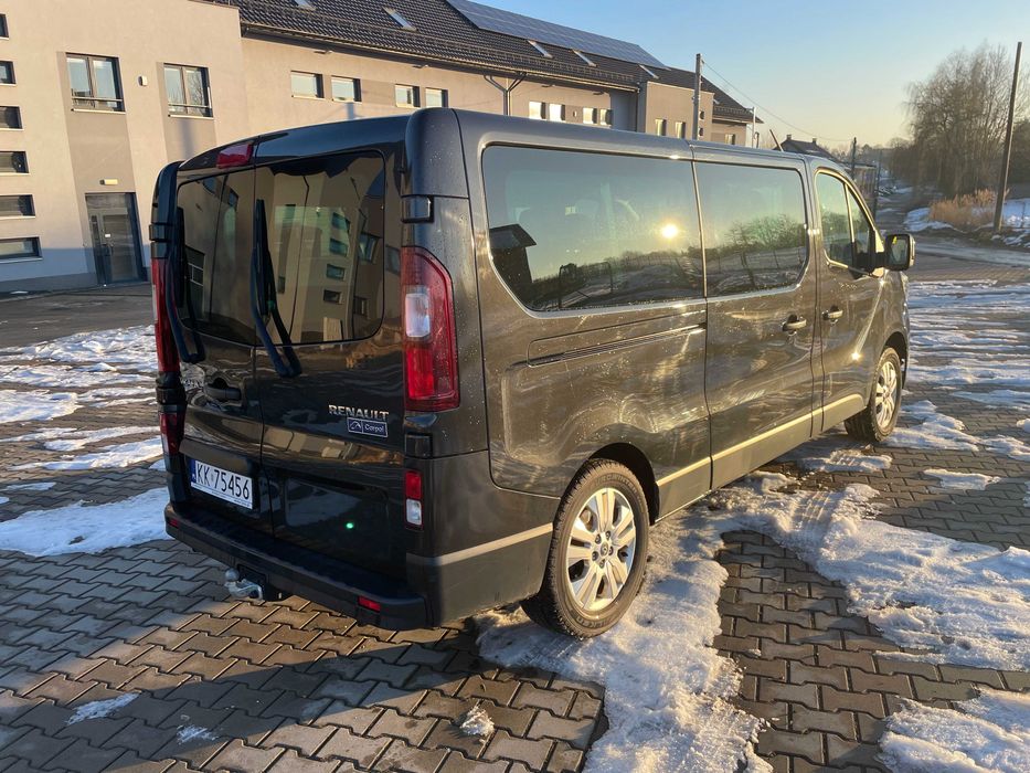 Wynajem busa 9-osobowego Renault Trafic Long 150 KM na narty