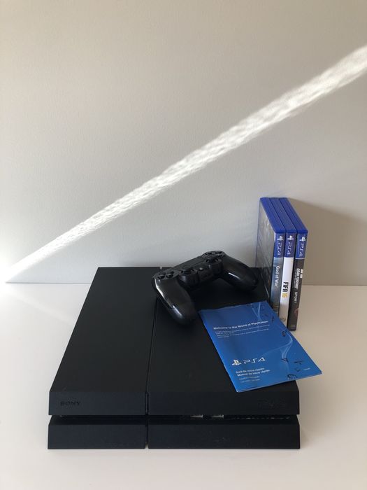 PlayStation 4 PS4 First Generation + Controller and Games64730074818689122