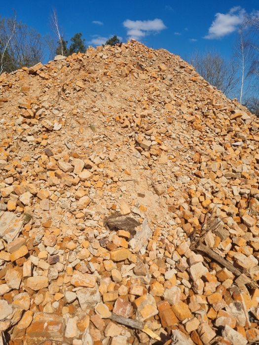 Відгружаємо бій цегли