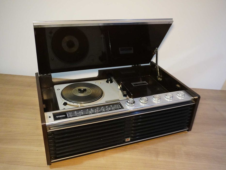 SG-945 Radio-Phonograph