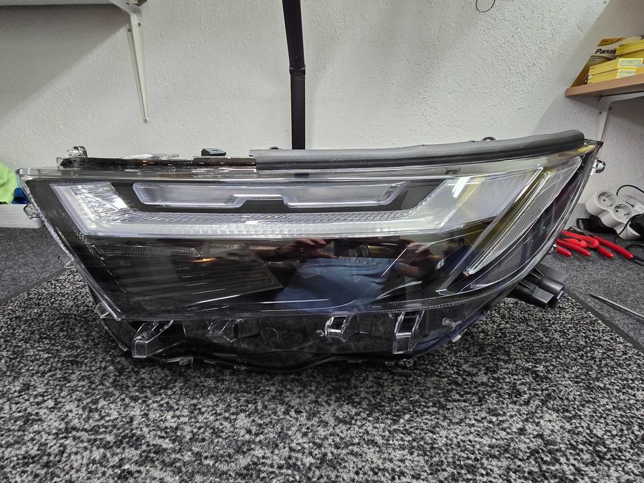 Farol Toyota Rav4 2018