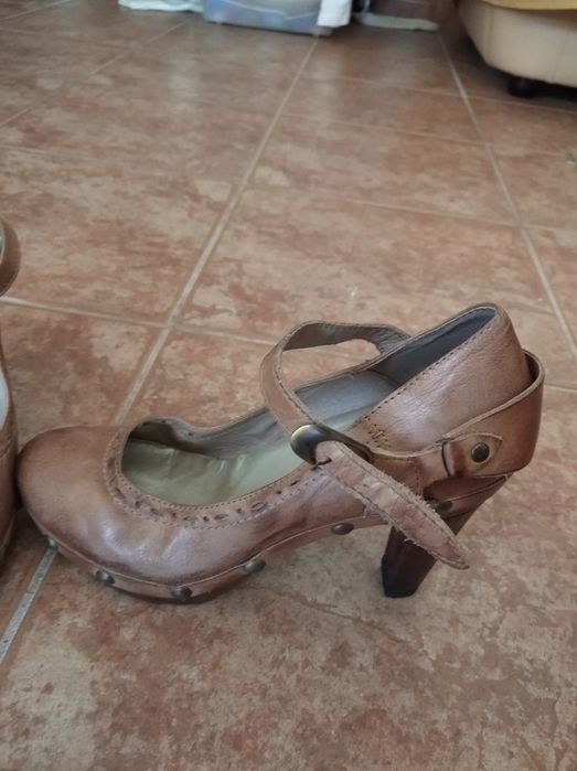 Sapatos camel tamanho 37