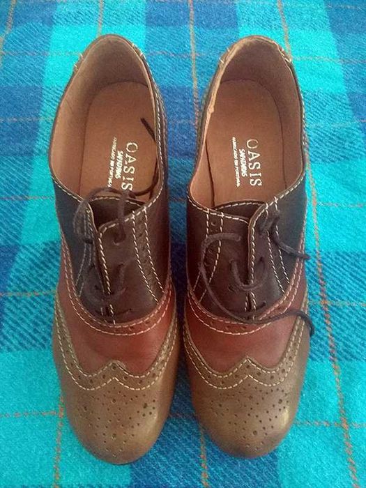 Sapatos em Pele (Tamanho 40)