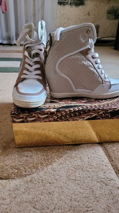 Продам  кожаные сникерсы Hogan