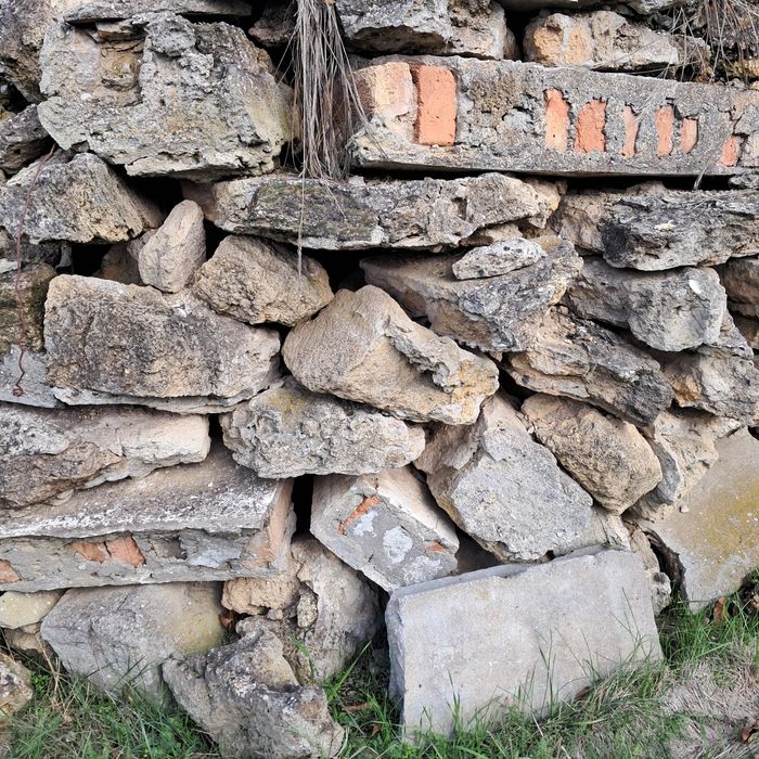 Отдам бесплатно побитый камень,можно выбрать