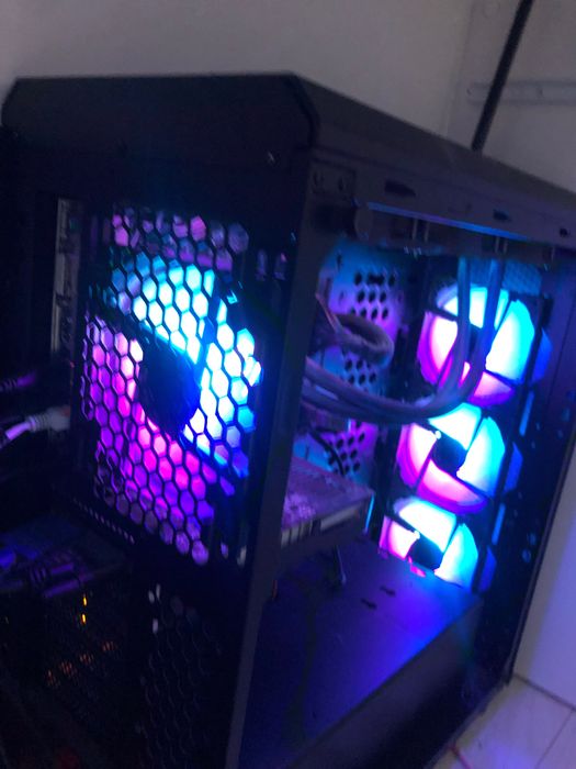 Komputer gamingowy monitor myszka kalwiatura  zestaw