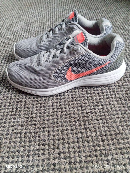 Buty damskie sportowe do biegania Nike Revolution 3 r. 38
