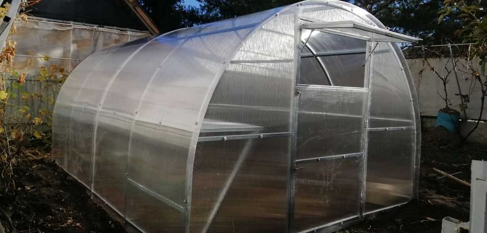 Стільниковий полікарбонат для теплиць, козирків, навісів.Теплиці.