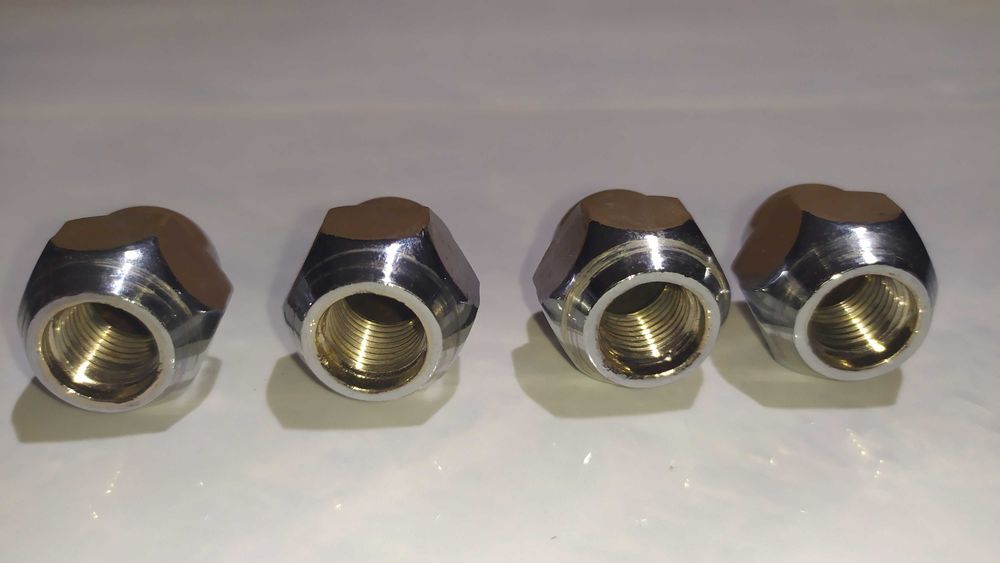 4 Porcas de Chapéu M12 para Automóvel e Mecânica