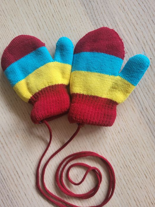 Grube rękawiczki na sznurku