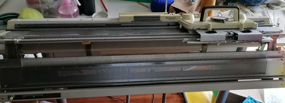 maquina de tricotar com pouquissimo uso