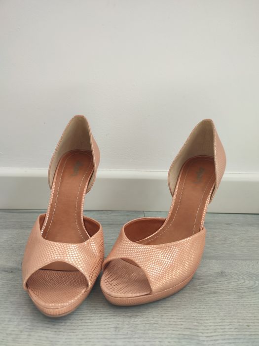 Sandálias Zilian novas tamanho 39