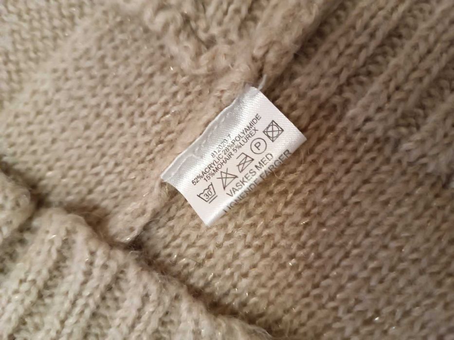 Дуже м'якенька, тепла, в'язана жіноча жилетка, безрукавка, кофта.