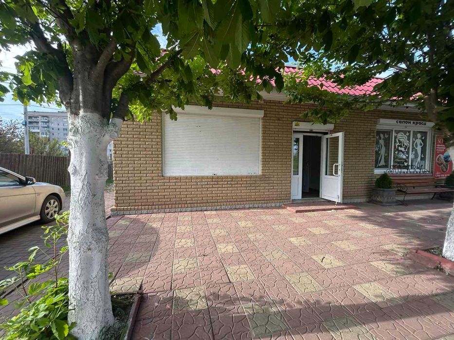 Оренда фасадного приміщення 64 м² + тераса. Район котеджів