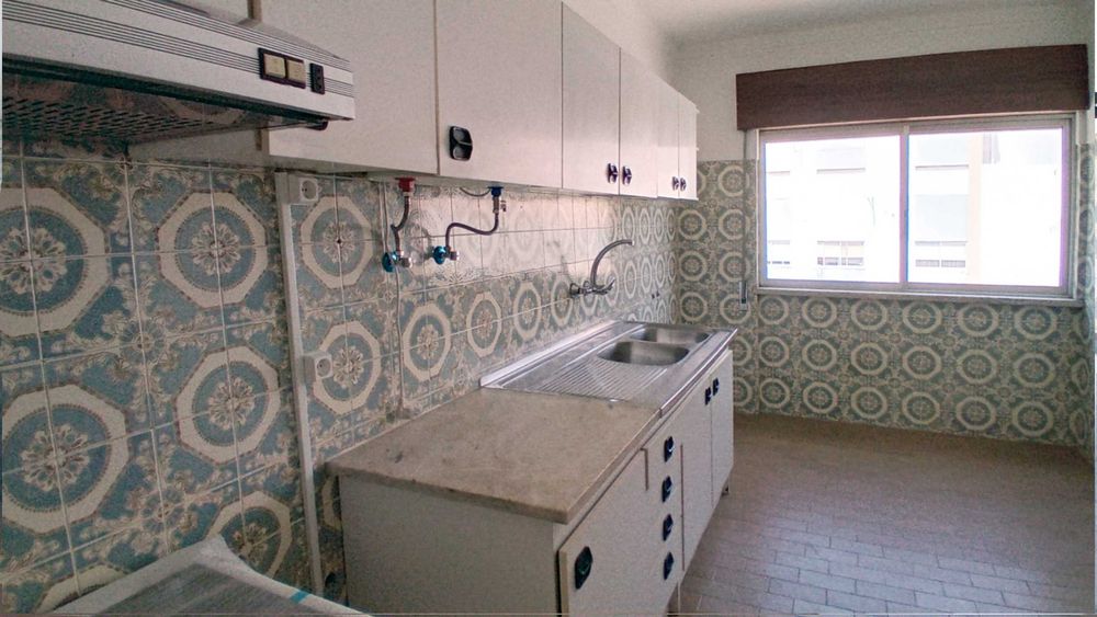 Arrenda-se T2  no centro da Guarda  com garagem e elevador
