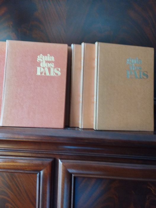 Coleção com 10 volumes "GUIA DOS PAIS"