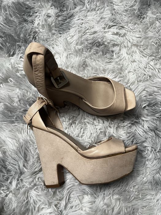 buty na obcasie beżowe