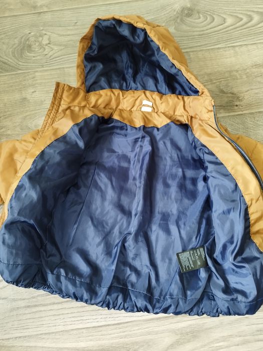 Куртка НМ в ідеальному стані  2-3 роки