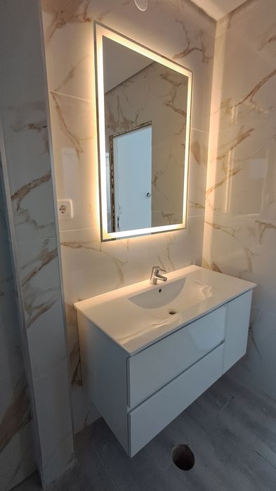 Serviço de azulejo, pladur, barramento e pintura