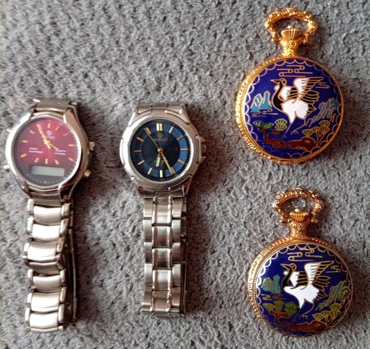 Dwa zegarki Perfect i takie kieszonkowe, ozdobne