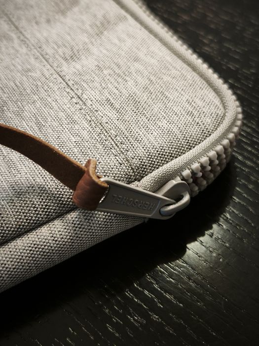 Bolsa Sleeve para Portátil 14" Herschel Anchor - Raven Crosshatch