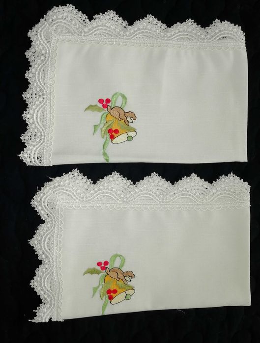 Pano ou Naperon de Natal em linho Bordados - Novos