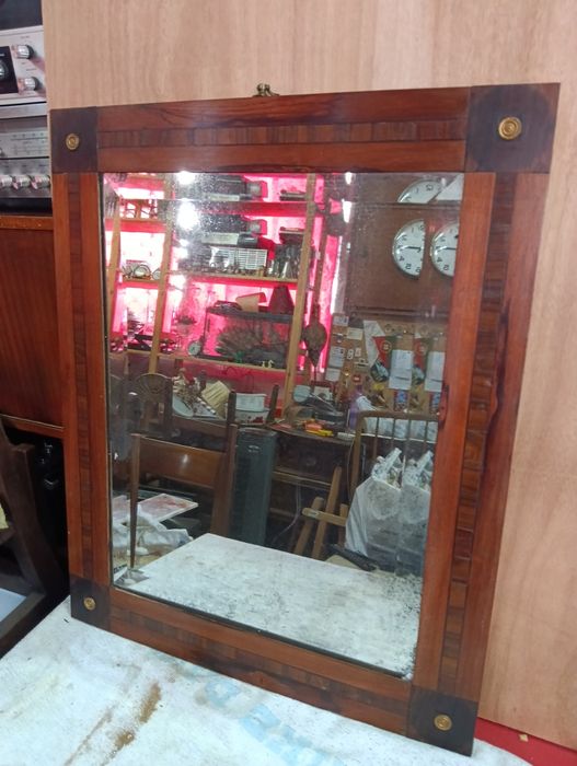 Espelho muito antigo