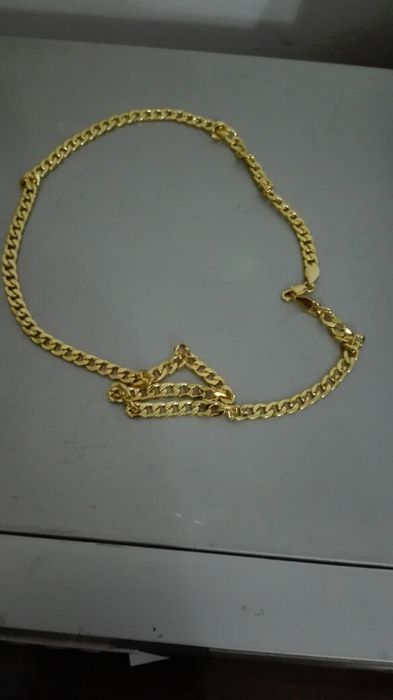 Crucifixo(com flor) e fio banhado  a Ouro