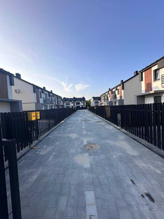 Зданий таун в с. Вовчинець