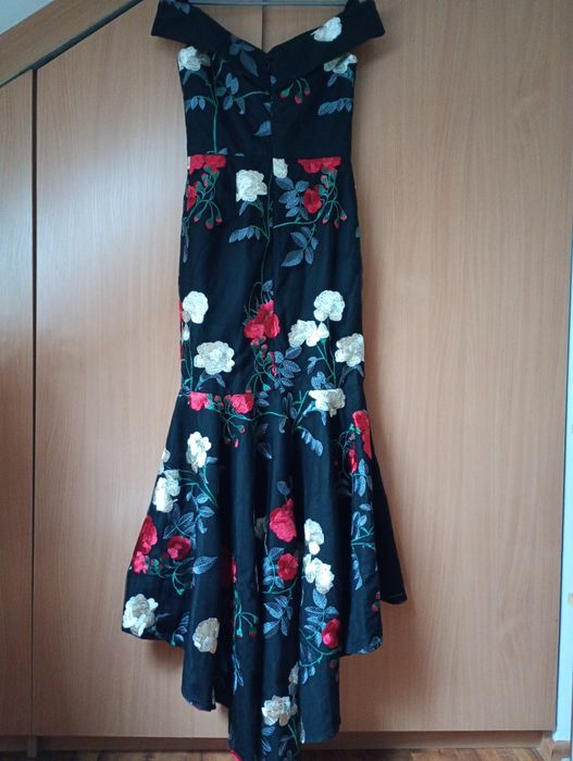 Suknia maxi czarna z haftem r.36"Chi Chi London"