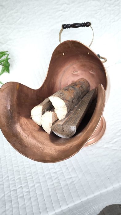 Продам подставку для дров из бронзы или меди.Дровницу.Зольник