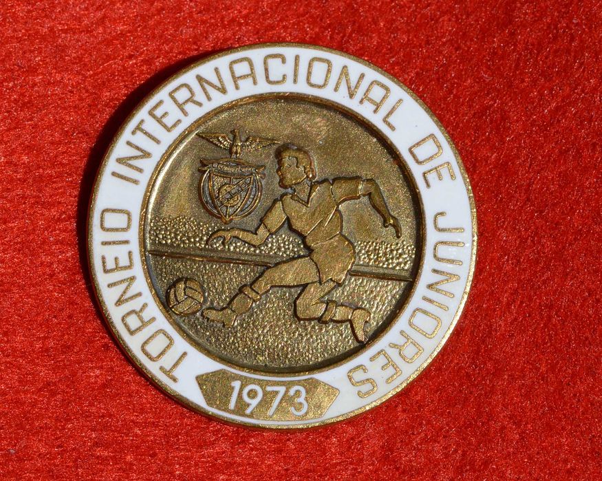 Desporto - Futebol - SLB BENFICA - Crachá esmaltado - Torneio de Juniores 1973 - antigo