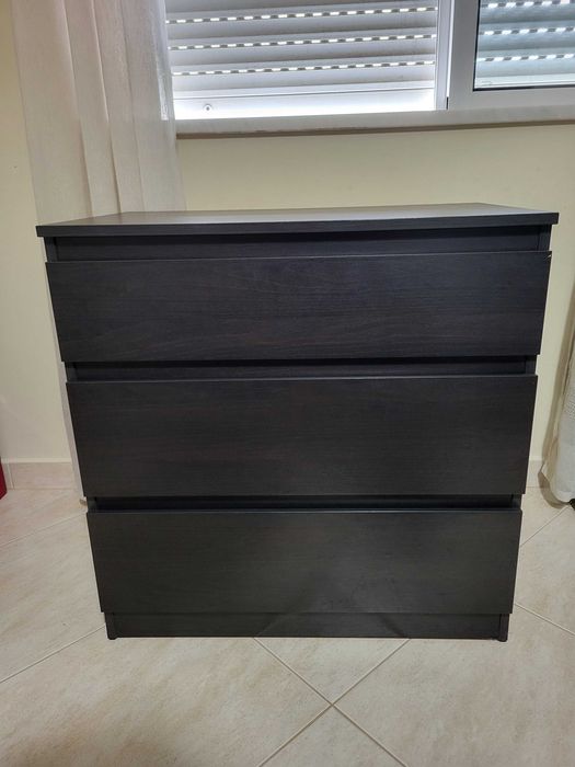 Cómoda ou mesa de cabeceira Ikea preta