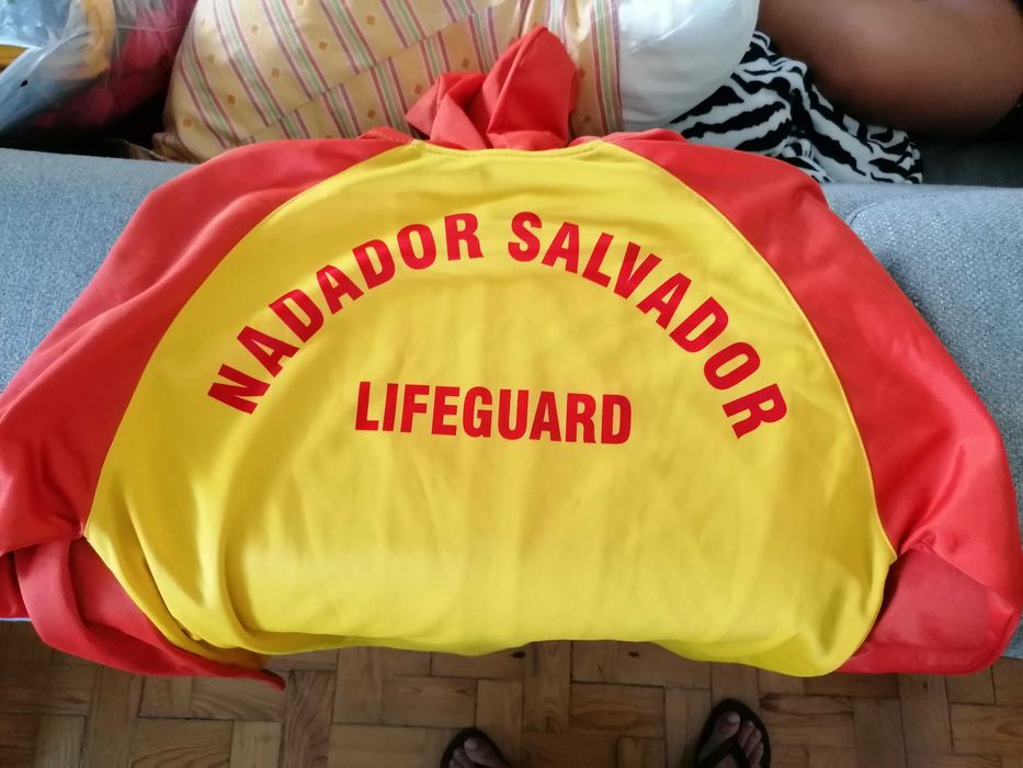 Equipamento farda bombeiro e nadador salvador