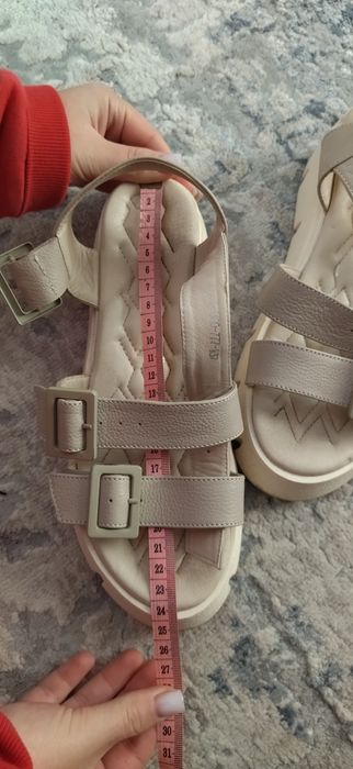 Сандалі шкіряні. Стан нових