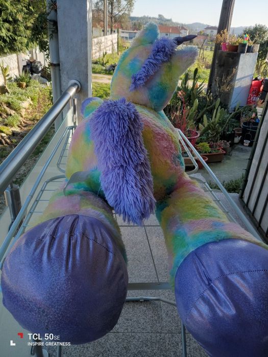 Peluche unicórnio gigante em bom estado.
