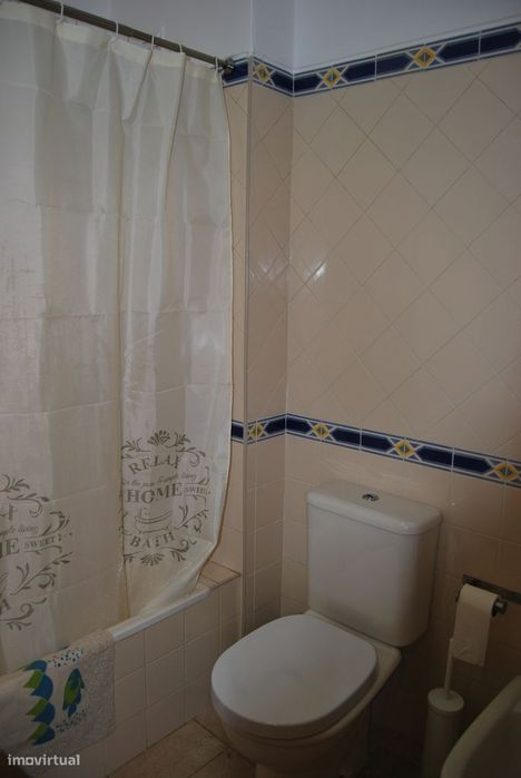 Apartamento T2 mobilado para arrendamento de curta duração em Alvor.