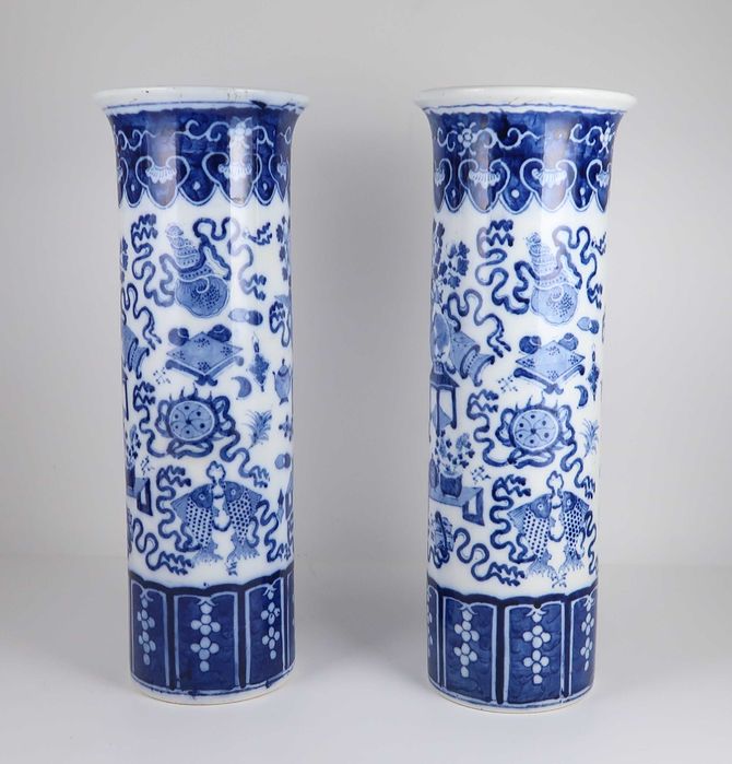 Par de jarras canudo porcelana azul e branca