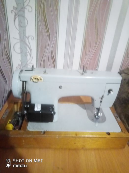 Продаю швейную машынку