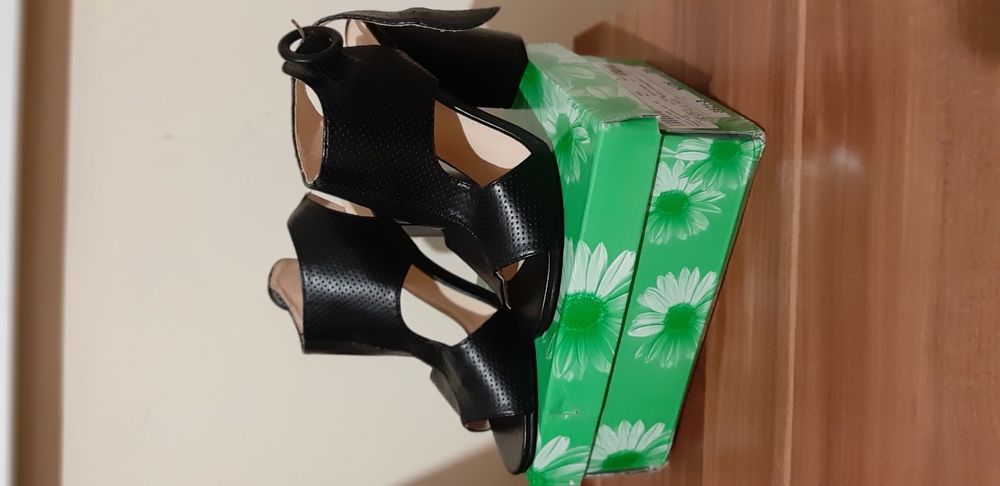 Жіночі босоніжки