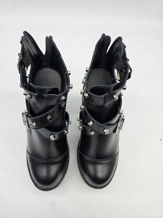 Botas estilo Rock / Metal / Gótico 
Número 36
Novas