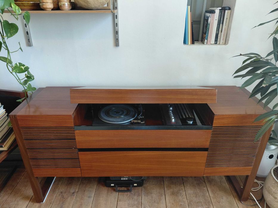 Rádio vinil anos 70 produzido em Inglaterra