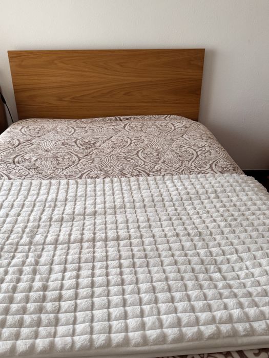 Cama de madeira com 2 gavetões + estrado e colchão (1,26x1,90)