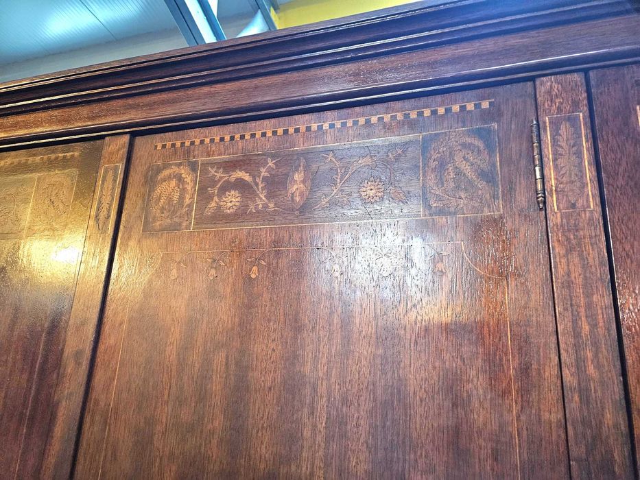 Excelente roupeiro de três portas - Muito bom estado geral