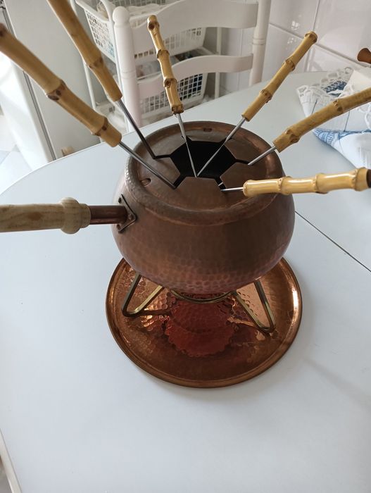 Acessórios e panela de fondeau