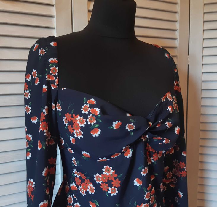 Актуальное платье в цветочный принт с длинным рукавом fashion union