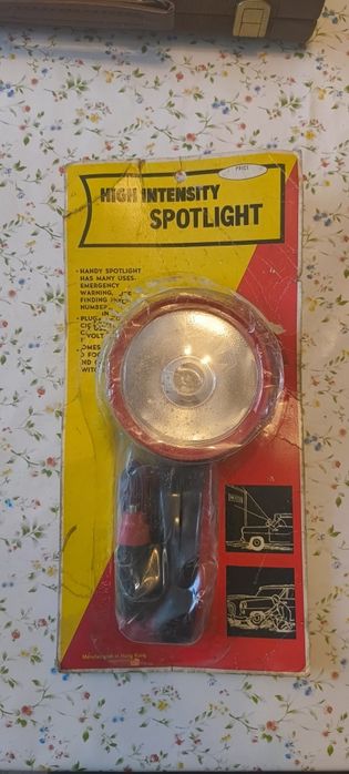 Lampa/halogen samochodowy.
