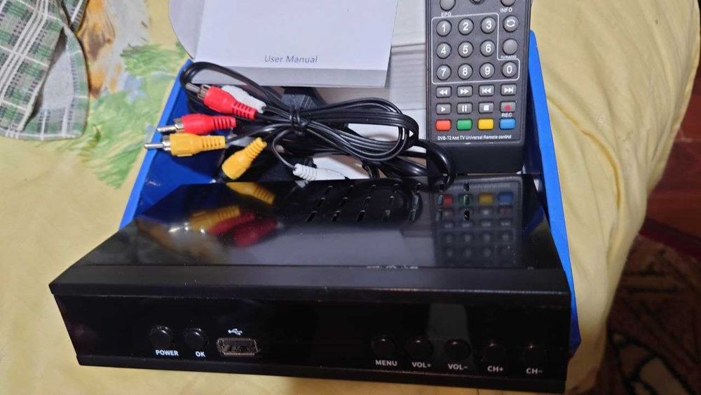 Цифровий ТВ-тюнер DVB-T2 MEGOGO M8 (стан нового, повний комплект)