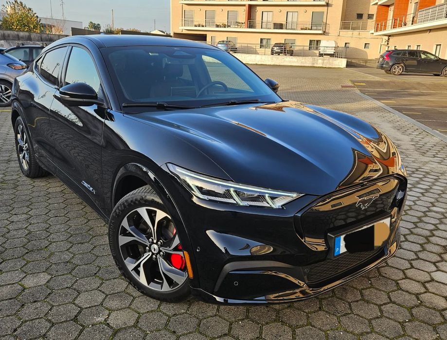 Ford Mustang Mach-E Alargada